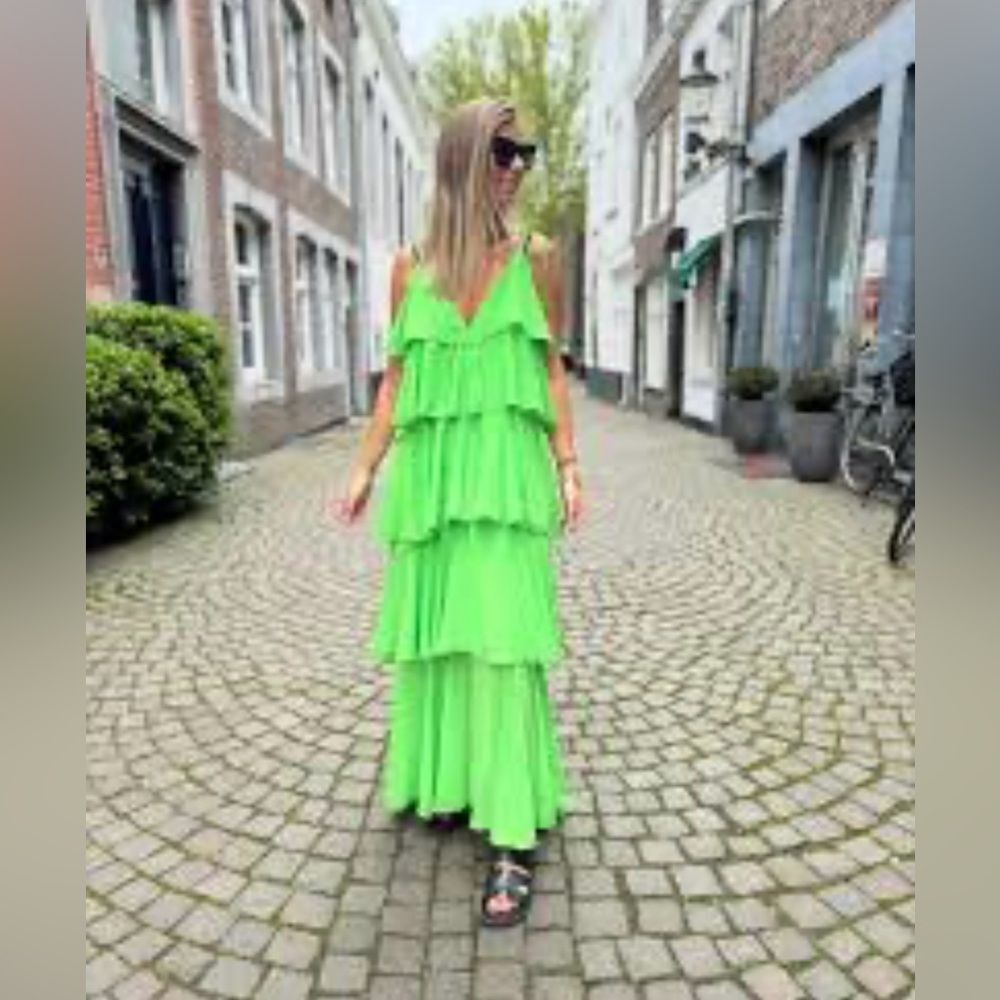 Elli White Women's Size Large Lime Green Ruffle Tier Spaghetti Strap Maxi Dress
